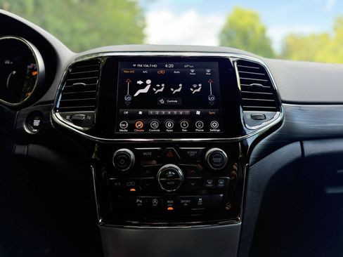 Used 2021 Jeep Grand Cherokee Laredo X AWD/4WD image 19