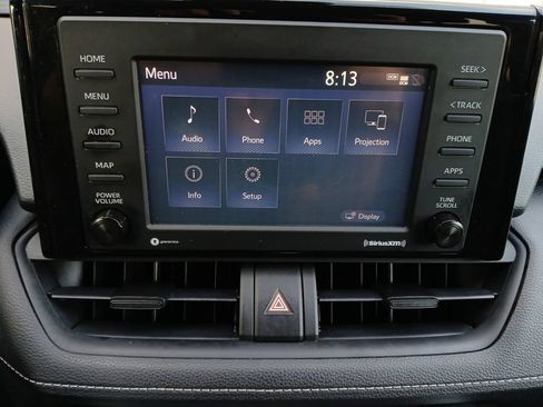 Used 2020 Toyota RAV4 LE FWD image 8
