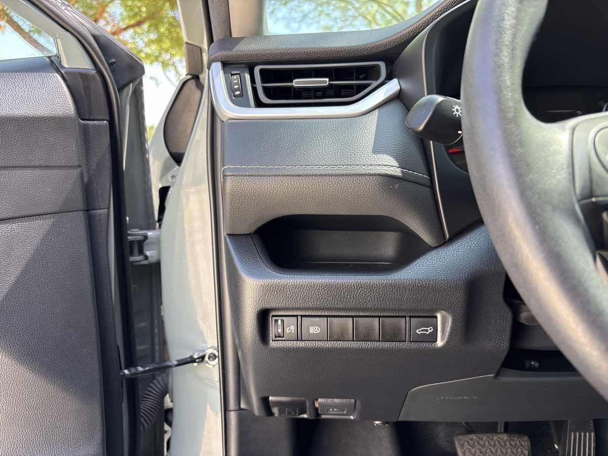 Used 2021 Toyota RAV4 XLE Premium w/ Carpet Mat Package (TMS) FWD image 20
