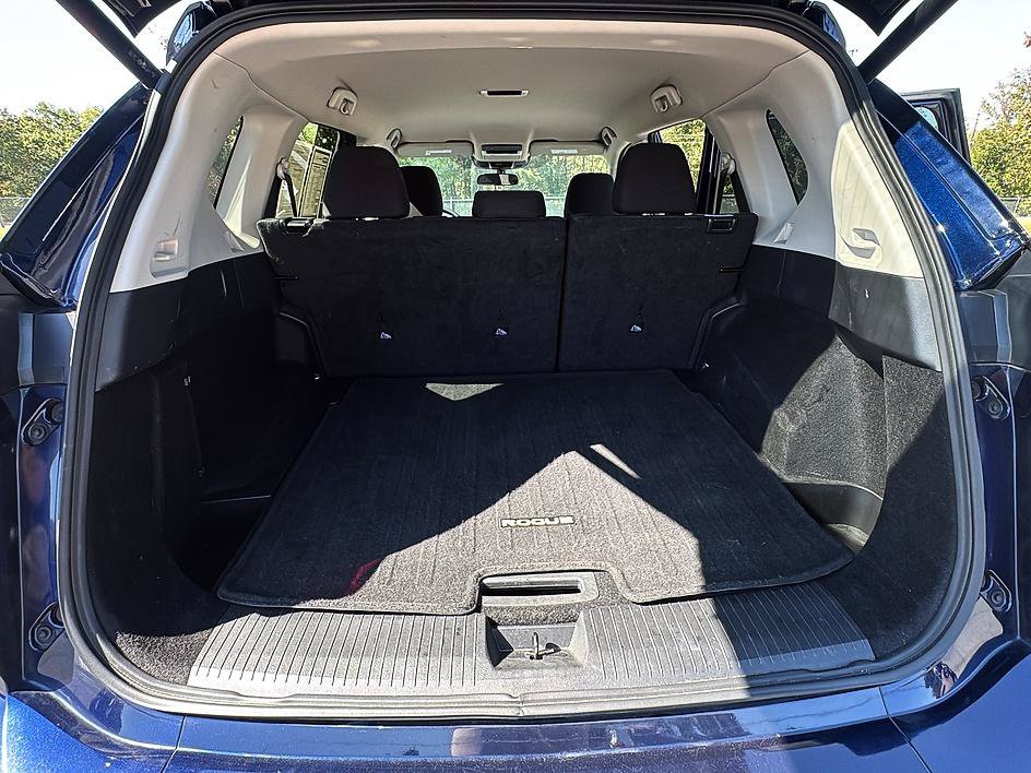 Certified 2025 Nissan Rogue SV FWD image 38