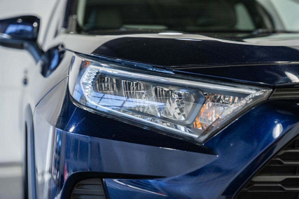 Used 2021 Toyota RAV4 XLE Premium FWD image 11