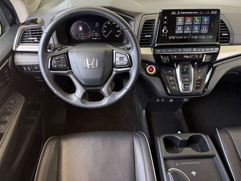 Used 2025 Honda Odyssey Touring image 11