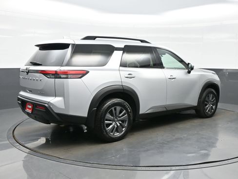 Used 2023 Nissan Pathfinder SV AWD/4WD image 6