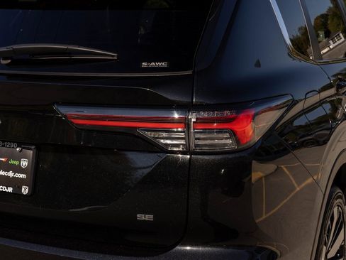 Used 2025 Mitsubishi Outlander SE image 39