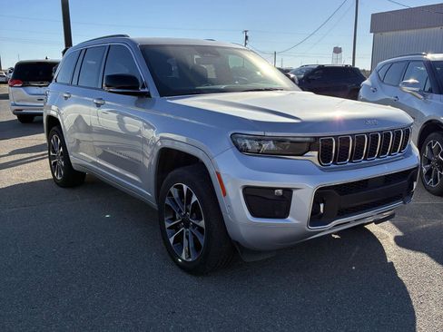 Used 2024 Jeep Grand Cherokee Overland image 13