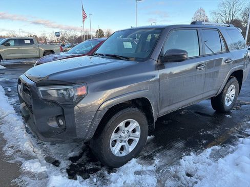 Used 2022 Toyota 4Runner SR5 image 3