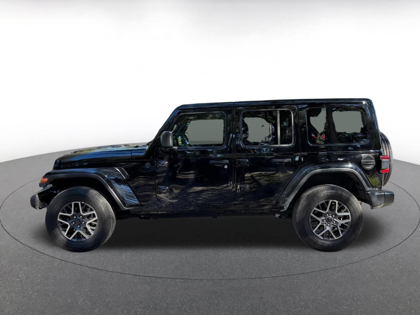 Used 2025 Jeep Wrangler Unlimited Sahara AWD/4WD image 4
