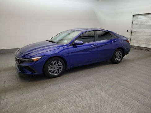 Used 2024 Hyundai Elantra SEL FWD image 2