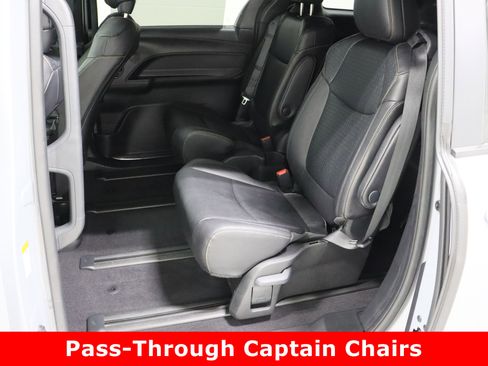 Used 2025 Toyota Sienna XLE Woodland Edition image 30