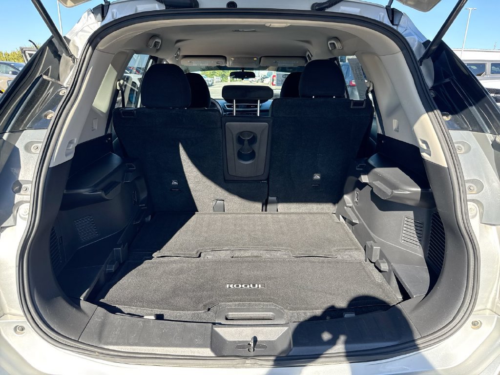 Used 2016 Nissan Rogue S FWD image 23