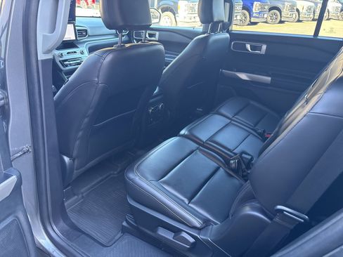 Certified 2022 Ford Explorer XLT w/ Equipment Group 202A image 40