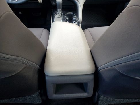 Used 2019 Toyota Camry LE FWD image 37
