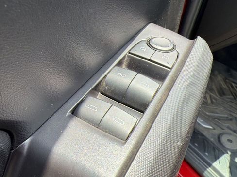 Used 2025 Chevrolet Colorado Trail Boss AWD/4WD image 28