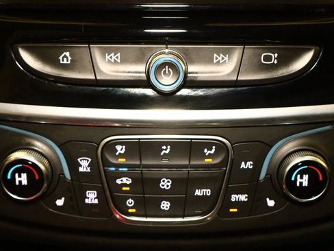 Used 2019 Chevrolet Traverse LT w/ LT Premium Package image 26