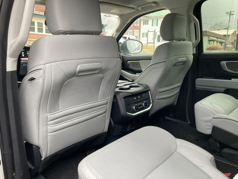 Used 2025 Ford Expedition Max Platinum w/ Platinum Ultimate Package image 10