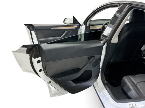 Certified 2023 Tesla Model Y 2WD image 8