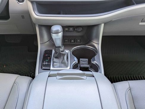 Used 2019 Toyota Highlander Limited AWD/4WD image 23