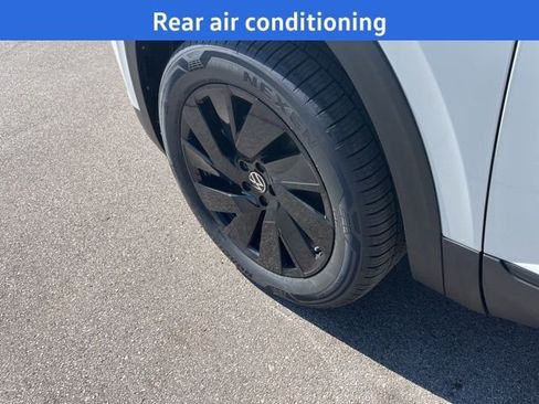 New 2026 Volkswagen Atlas SE image 5