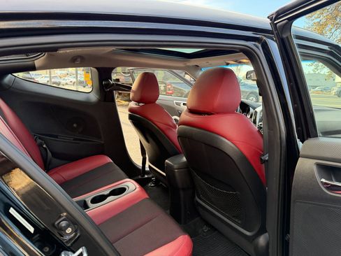 Used 2012 Hyundai Veloster w/ Style Pkg image 12