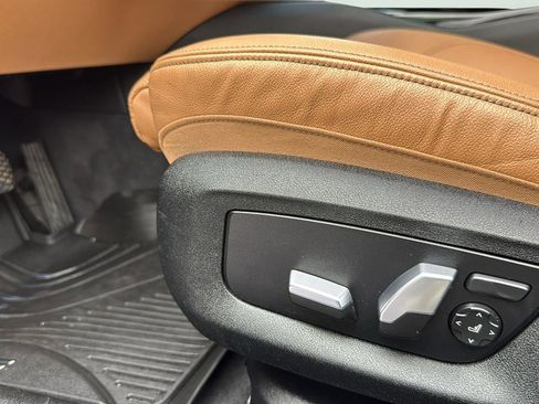 Used 2022 BMW 540i w/ Executive Package image 11