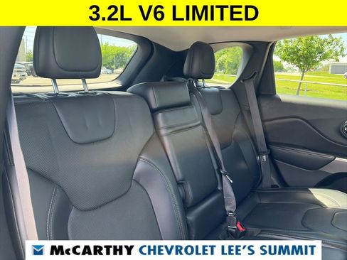 Used 2019 Jeep Cherokee Limited AWD/4WD image 32