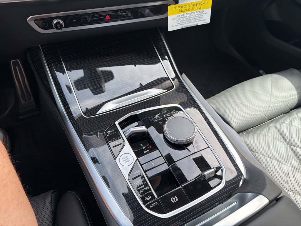 New 2026 BMW X7 xDrive40i w/ M Sport Package AWD/4WD image 22