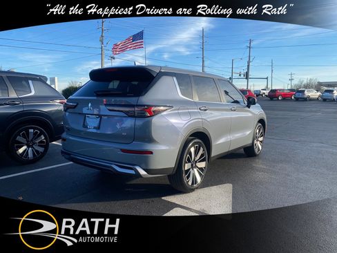 New 2025 Mitsubishi Outlander SE image 10