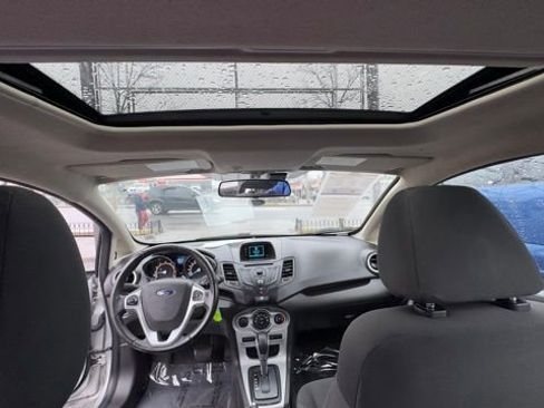 Used 2015 Ford Fiesta SE image 24