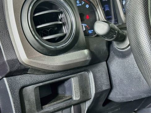 Certified 2019 Toyota Tacoma SR5 AWD/4WD image 19