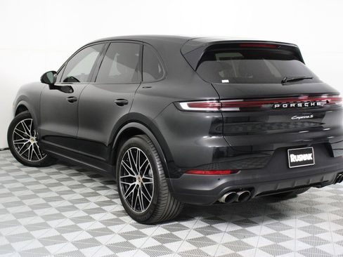 Certified 2025 Porsche Cayenne S AWD/4WD image 3