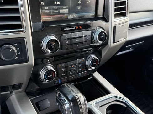 Used 2015 Ford F150 Lariat w/ Equipment Group 502A Luxury AWD/4WD image 21