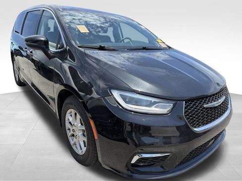 Used 2023 Chrysler Pacifica Touring-L FWD image 22
