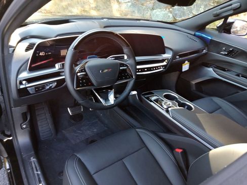 New 2026 Cadillac Lyriq V image 12