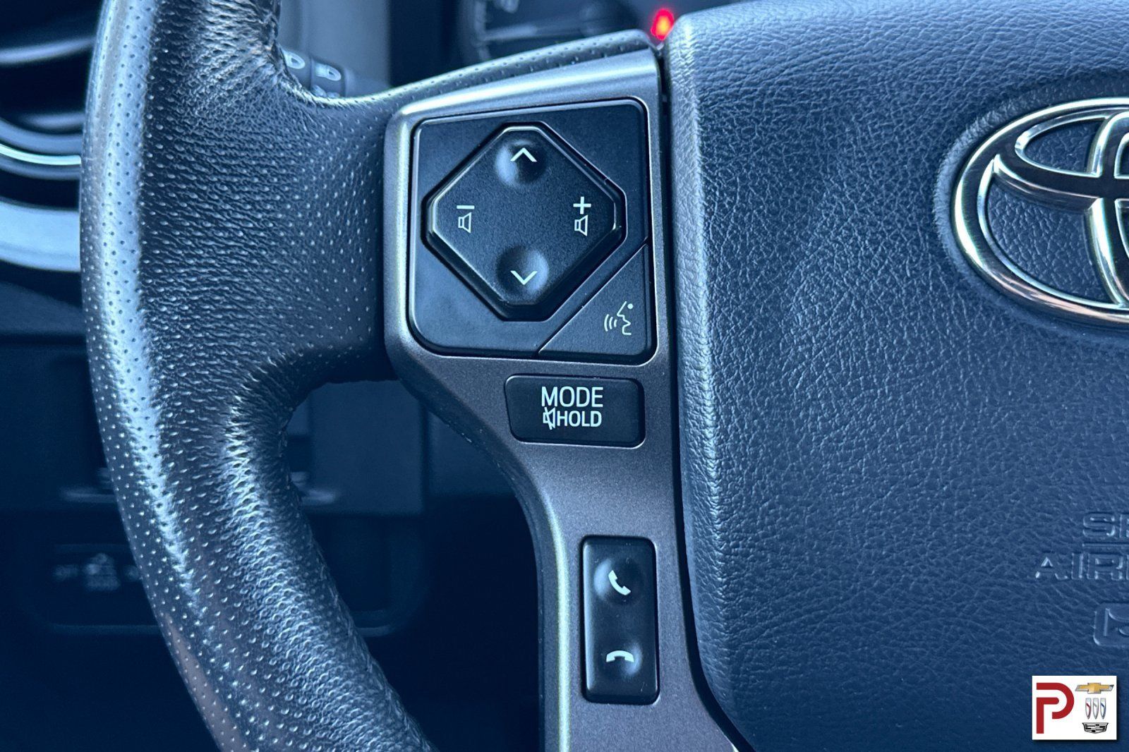 Used 2018 Toyota Tacoma TRD Off-Road w/ Technology Package AWD/4WD image 27