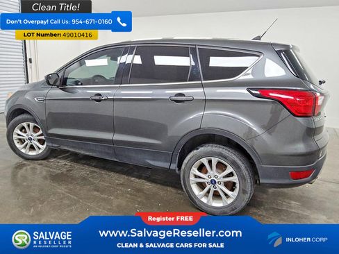Used 2019 Ford Escape SE FWD image 3