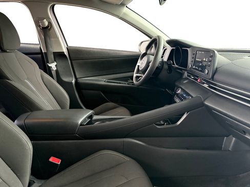 Used 2022 Hyundai Elantra Blue image 12