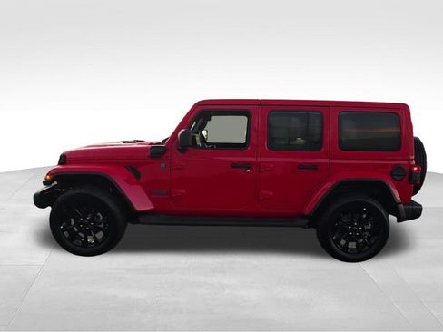 Used 2025 Jeep Wrangler Unlimited Sahara AWD/4WD image 5
