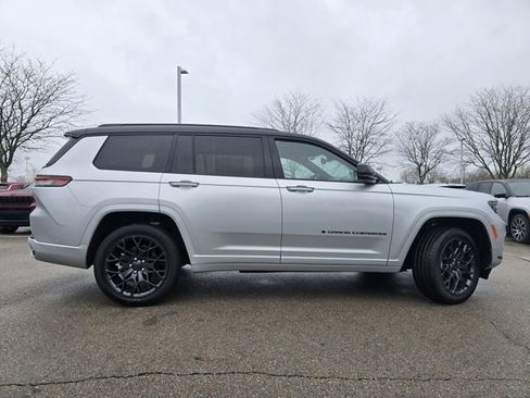 Used 2025 Jeep Grand Cherokee L Summit AWD/4WD image 34