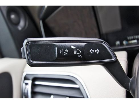 Used 2018 Lincoln Navigator Select w/ Technology Package RWD image 17