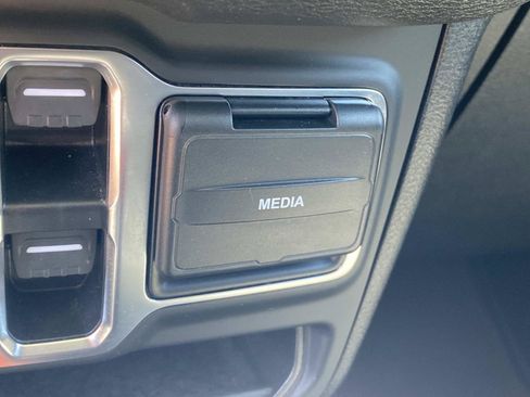 Used 2025 Jeep Gladiator Overland AWD/4WD image 32