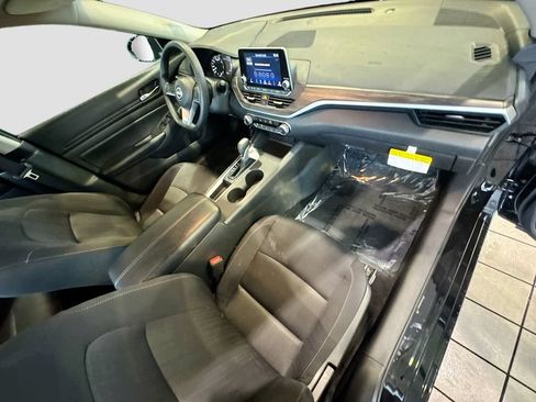 Used 2025 Nissan Altima 2.5 SV FWD image 30