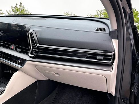 Used 2025 Kia Sportage EX image 17