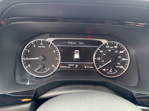 Used 2022 Nissan Pathfinder SV FWD image 11