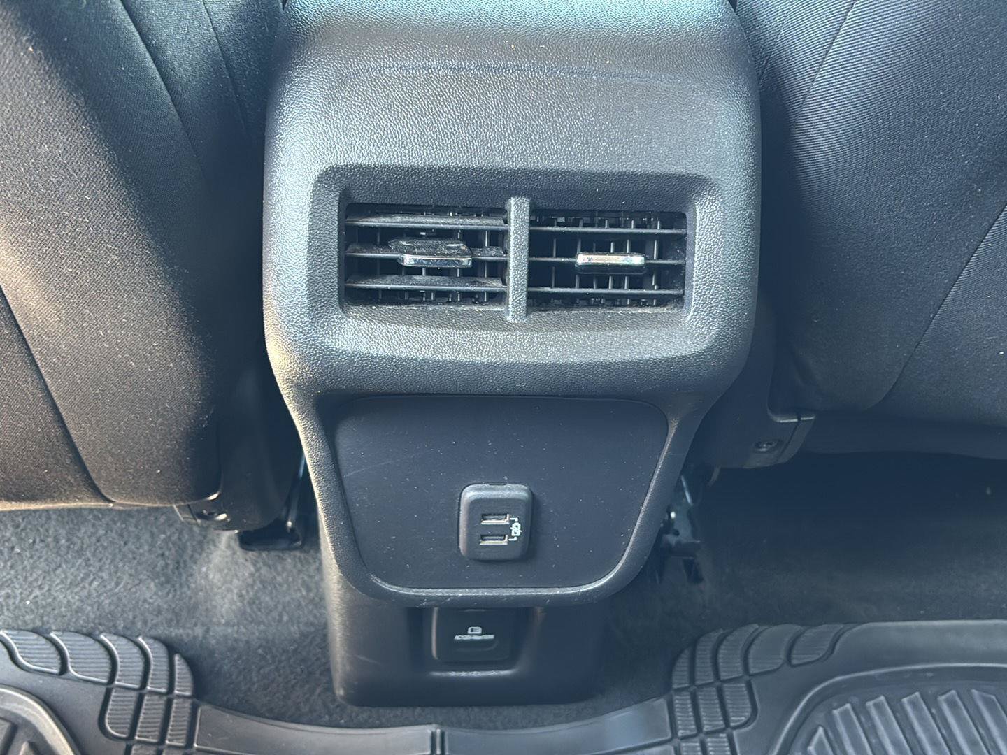 Used 2023 Chevrolet Equinox LT FWD image 15