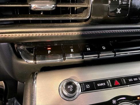 Used 2021 Lincoln Aviator AWD image 17