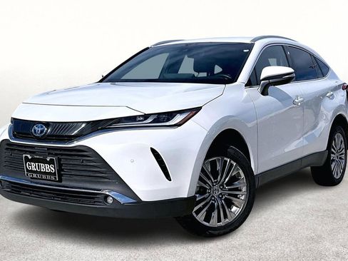 Used 2024 Toyota Venza XLE image 16