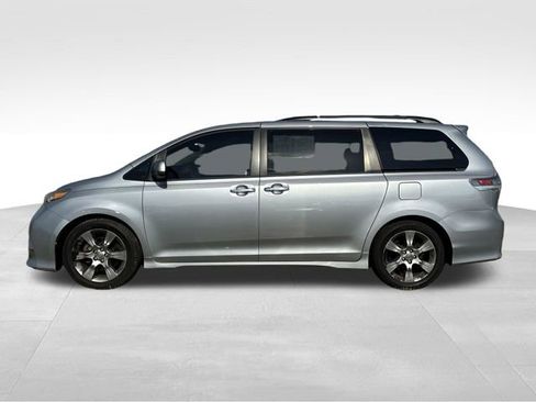 Used 2014 Toyota Sienna SE w/ SE Premium Package w/Entune FWD image 2