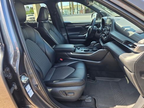 Used 2021 Toyota Highlander XSE image 31