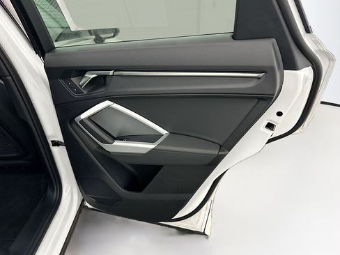 Used 2025 Audi Q3 2.0T Premium image 32