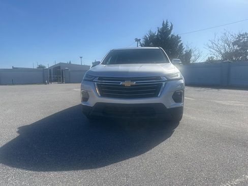 Used 2022 Chevrolet Traverse LT image 2